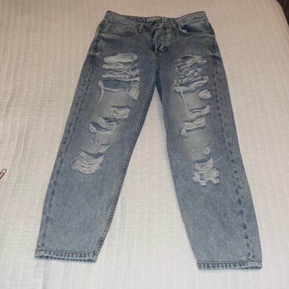 Light wash jeans - Picture 2 of 3